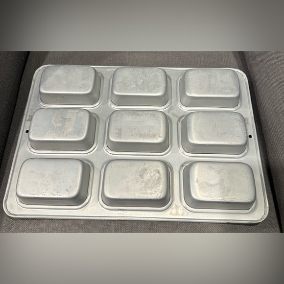 VIntage Wilton Aluminum Bar Pan #2105-8466 9 Mini Cakes 1994 - Picture 2 of 5